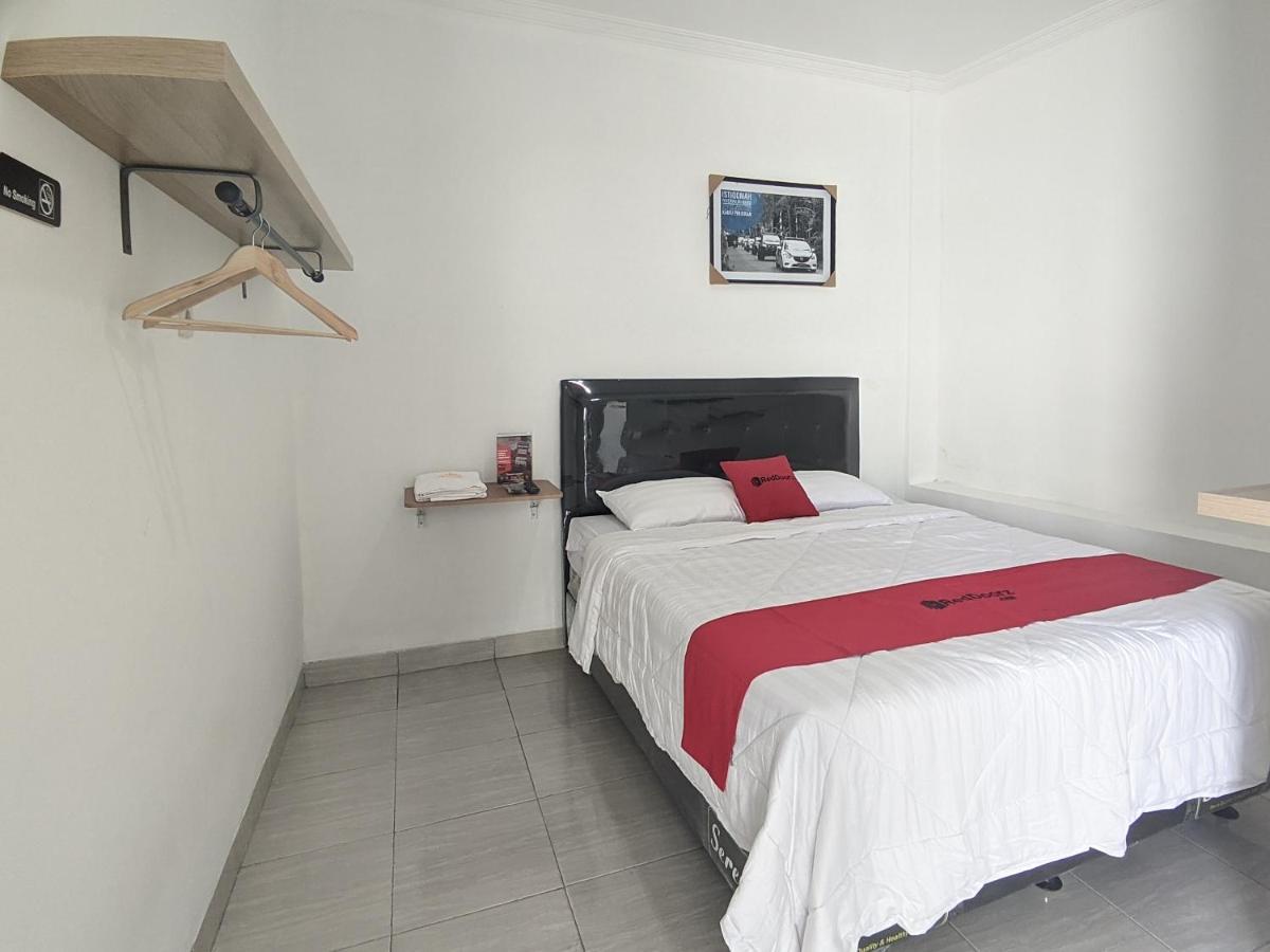 Reddoorz Syariah Near Jalan Caman Raya Bekasi Hotel Buitenkant foto