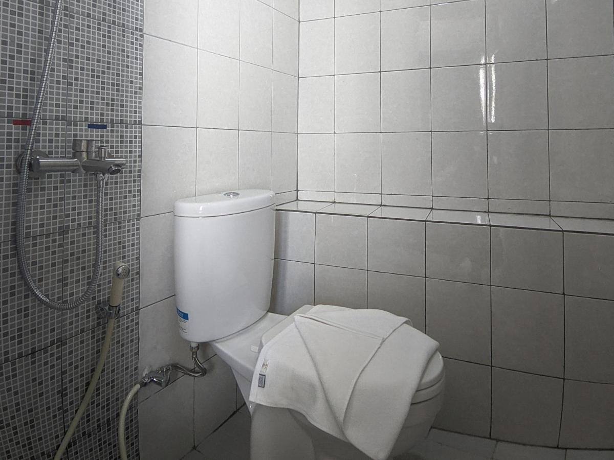 Reddoorz Syariah Near Jalan Caman Raya Bekasi Hotel Buitenkant foto